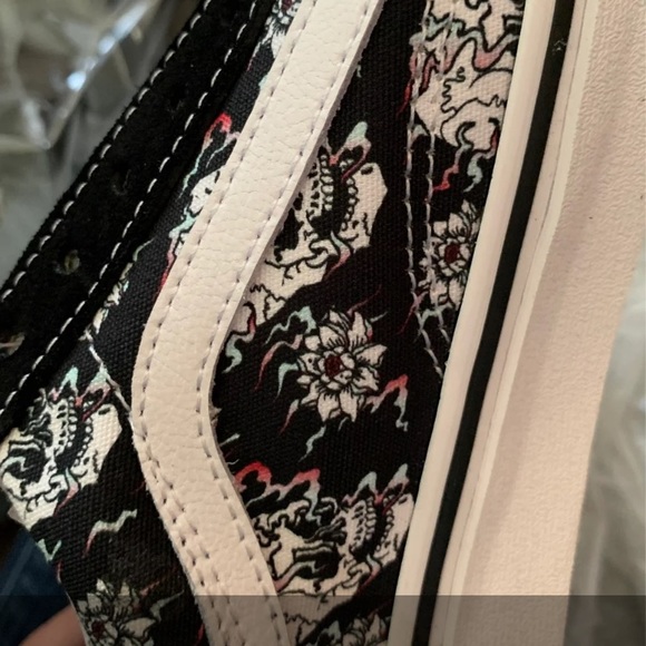 Vans - Picture 3 of 4